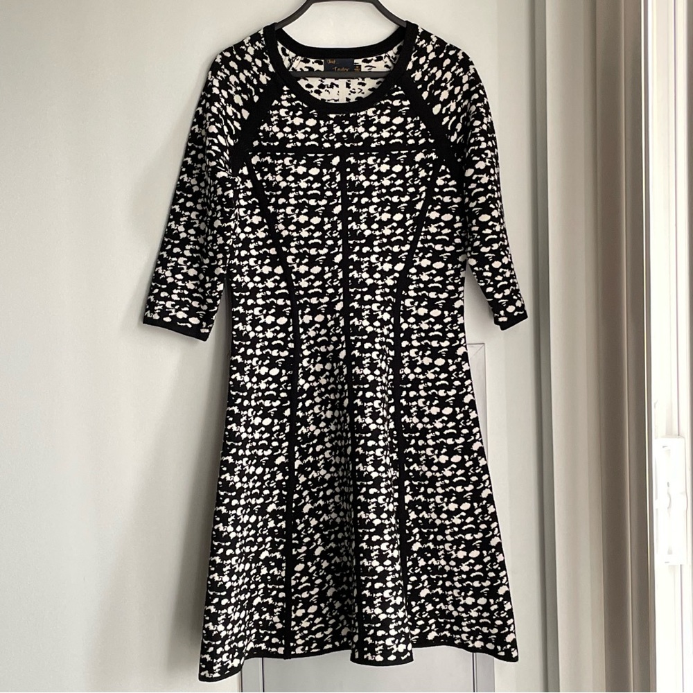 JUST… TAYLOR Elegant Black and White Patterned Sweater Dress